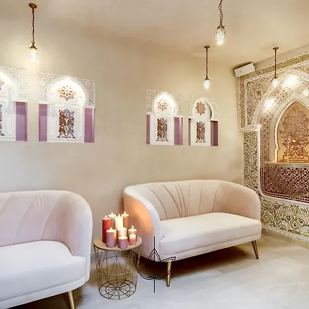Jade فندق