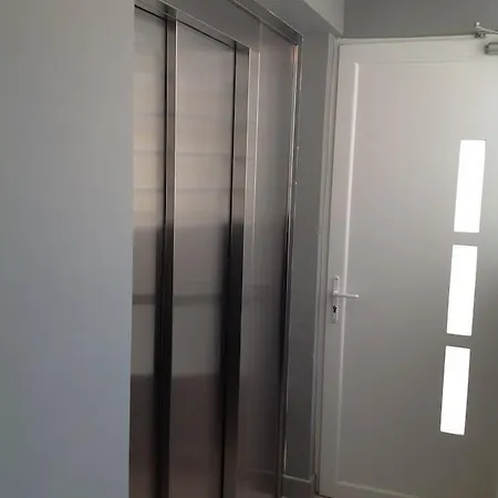Jade Hotel