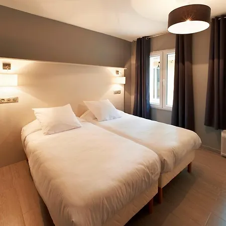 Jade Hotel