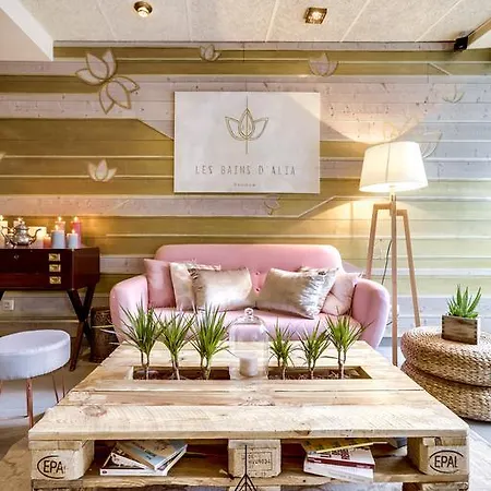Jade Hotel