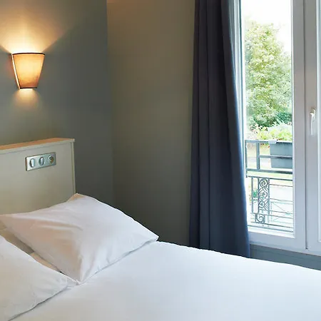Jade Hotel
