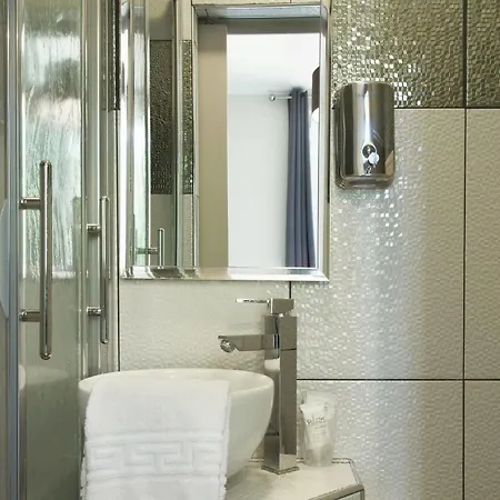 Jade Hotel