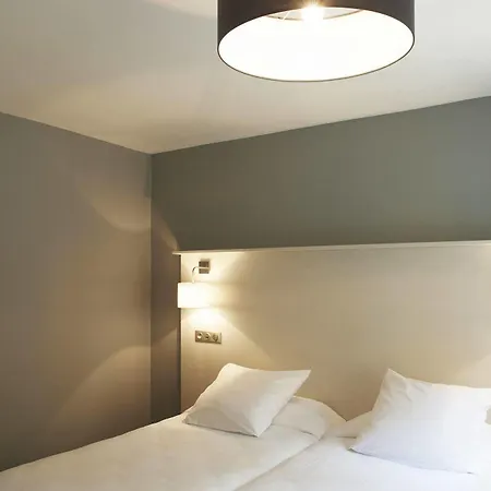 Jade Hotel