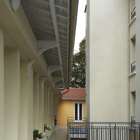 Jade Hotel